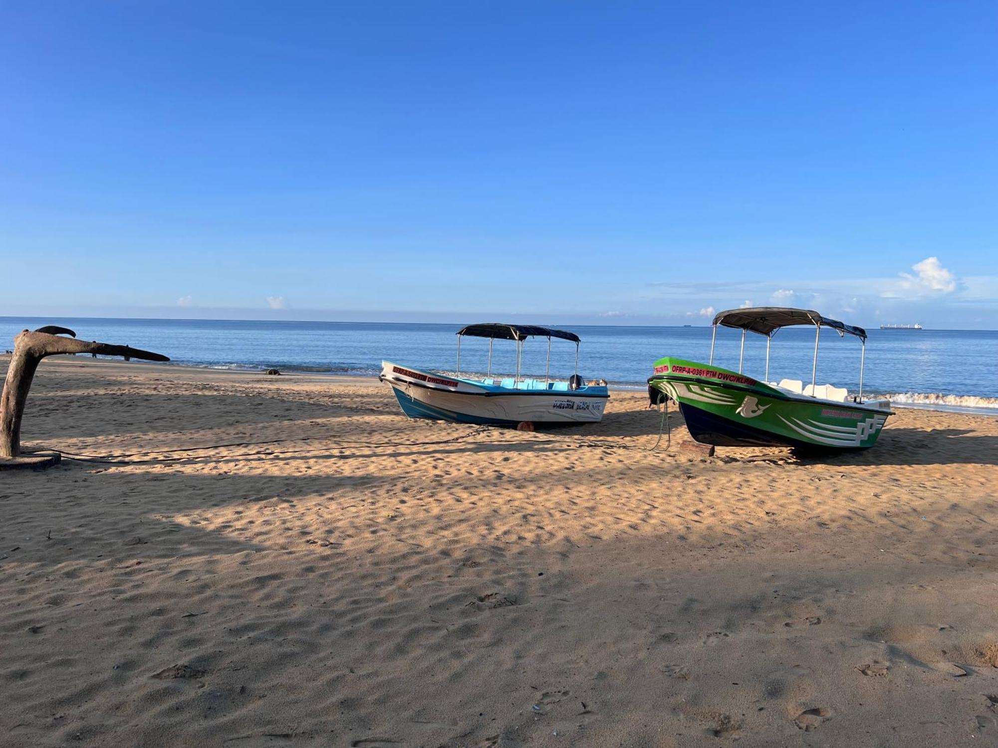 Omeesha Beach Hotel Калпития Экстерьер фото