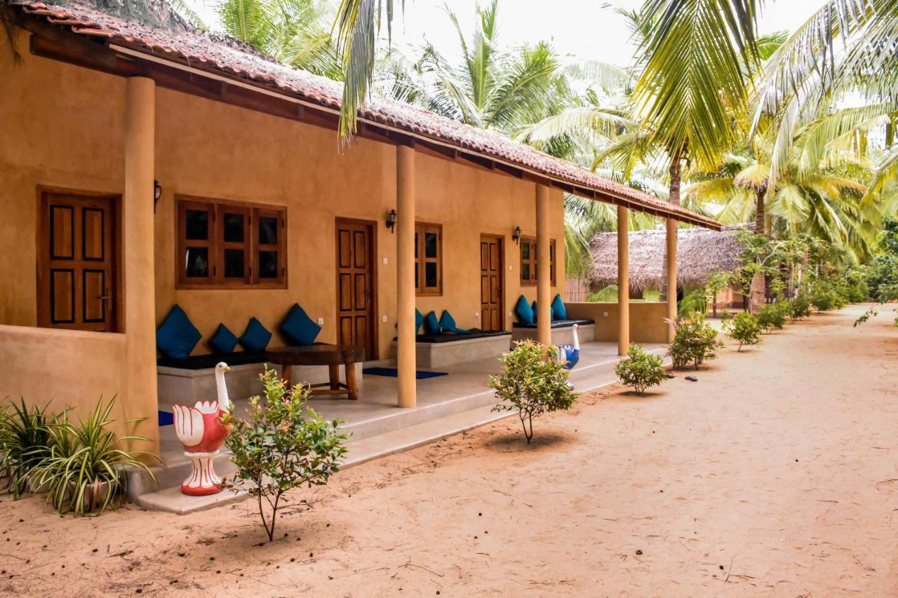 Omeesha Beach Hotel Калпития Экстерьер фото